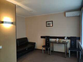 Гостиница Домино Нижний Новгород Номер стандарт улучшенный с 1 двуспальной кроватью-1