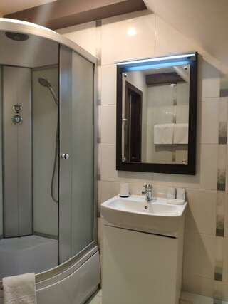 Гостиница Домино Нижний Новгород Номер полулюкс с 1 двуспальной кроватью (мансарда)-2